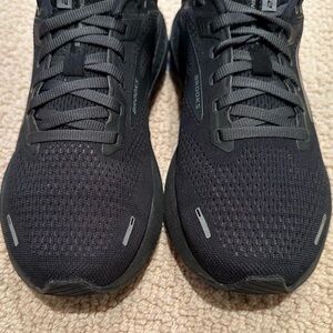 Brooks Women’s Adrenaline GTS 22 w/NEW INSOLES Size 9D (wide)